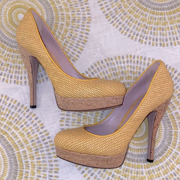 GUCCI 💛 Yellow Bumblebee Heels Vintage Pinup Woven Cork Pumps Summer Stilettos - Picture 10 of 15